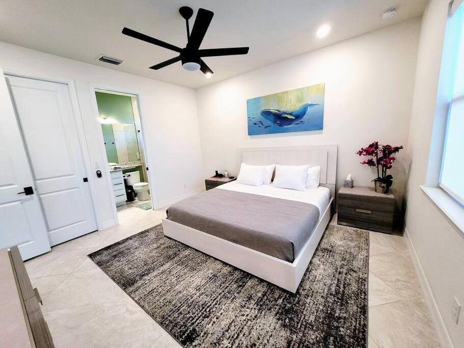 Blue Door Retreat - Luxury Pool Home - Sleeps 8 Cape Coral Kültér fotó