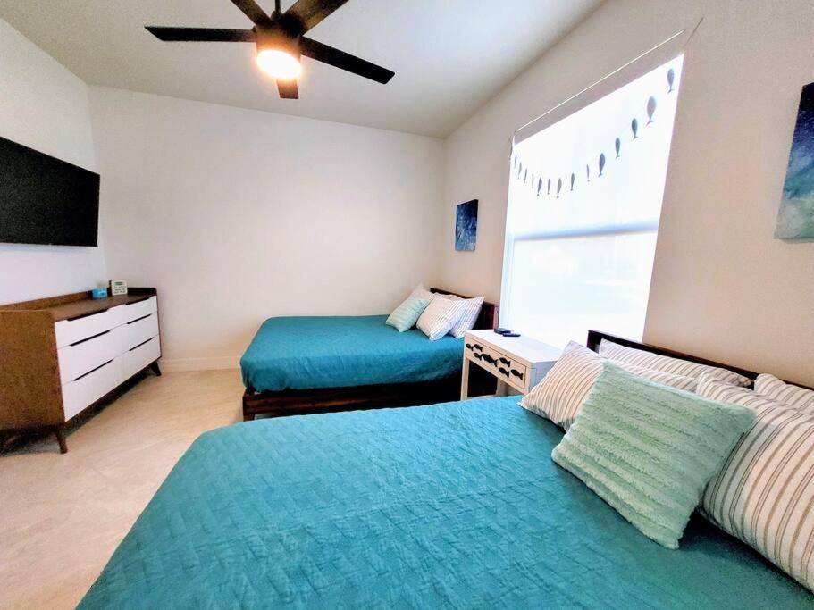 Blue Door Retreat - Luxury Pool Home - Sleeps 8 Cape Coral Kültér fotó