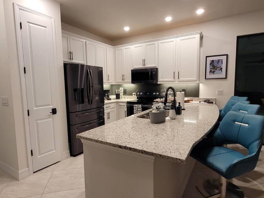 Blue Door Retreat - Luxury Pool Home - Sleeps 8 Cape Coral Kültér fotó
