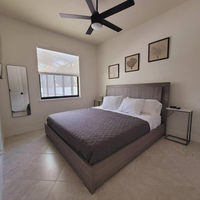 Blue Door Retreat - Luxury Pool Home - Sleeps 8 Cape Coral Kültér fotó