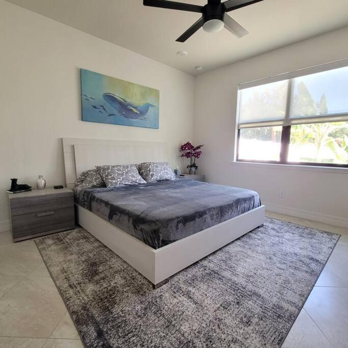 Blue Door Retreat - Luxury Pool Home - Sleeps 8 Cape Coral Kültér fotó