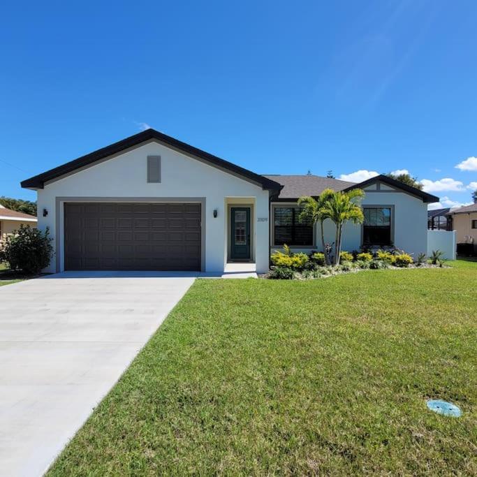 Blue Door Retreat - Luxury Pool Home - Sleeps 8 Cape Coral Kültér fotó