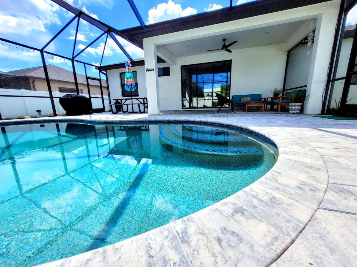 Blue Door Retreat - Luxury Pool Home - Sleeps 8 Cape Coral Kültér fotó